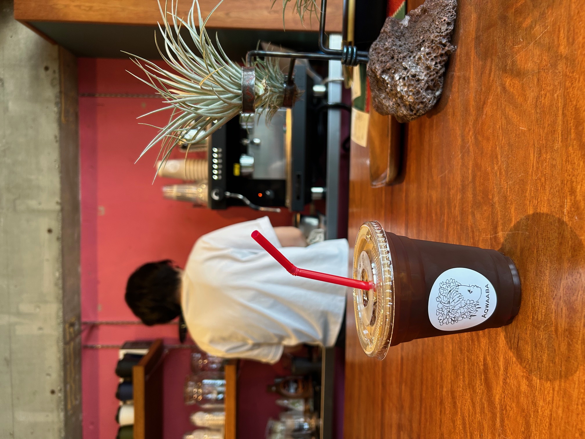 観葉植物とコーヒー
